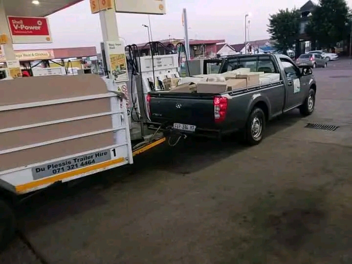 1 Ton Bakkie Lorry Truck Hire for hire in African Mpumalanga