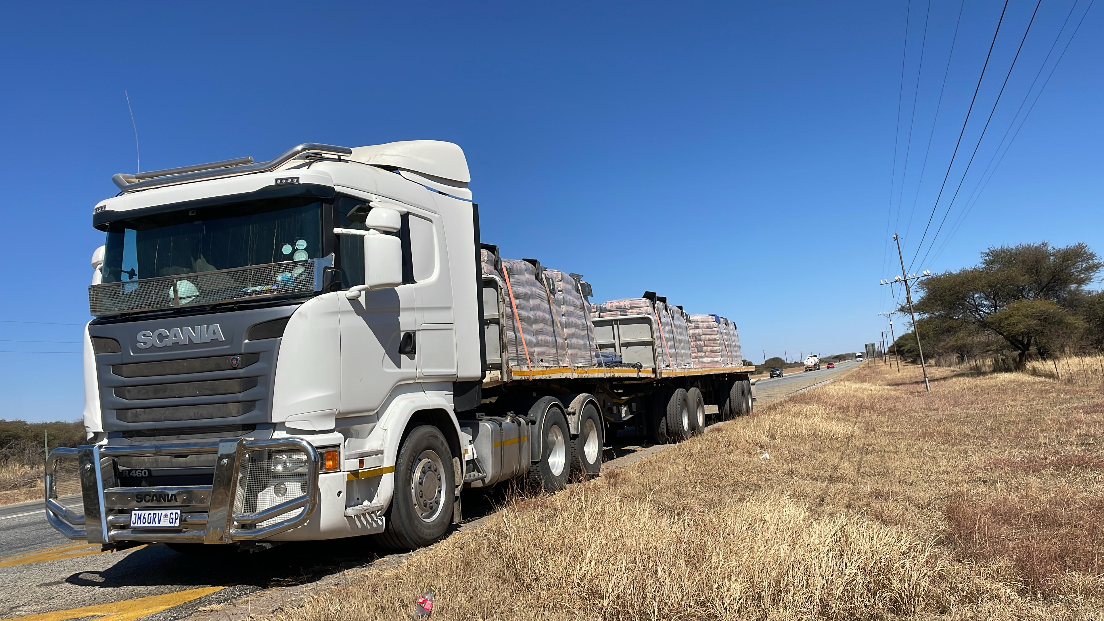 Superlink Flatdeck for hire in Louis Trichardt, Polokwane, Durban, Johannesburg, Tzaneen, Pretoria, Thabazimbi, Thohoyandou, Giyani, Malamulele, Vaal, Bloemfontein, Randfontein, Springs, South Africa, Limpopo
