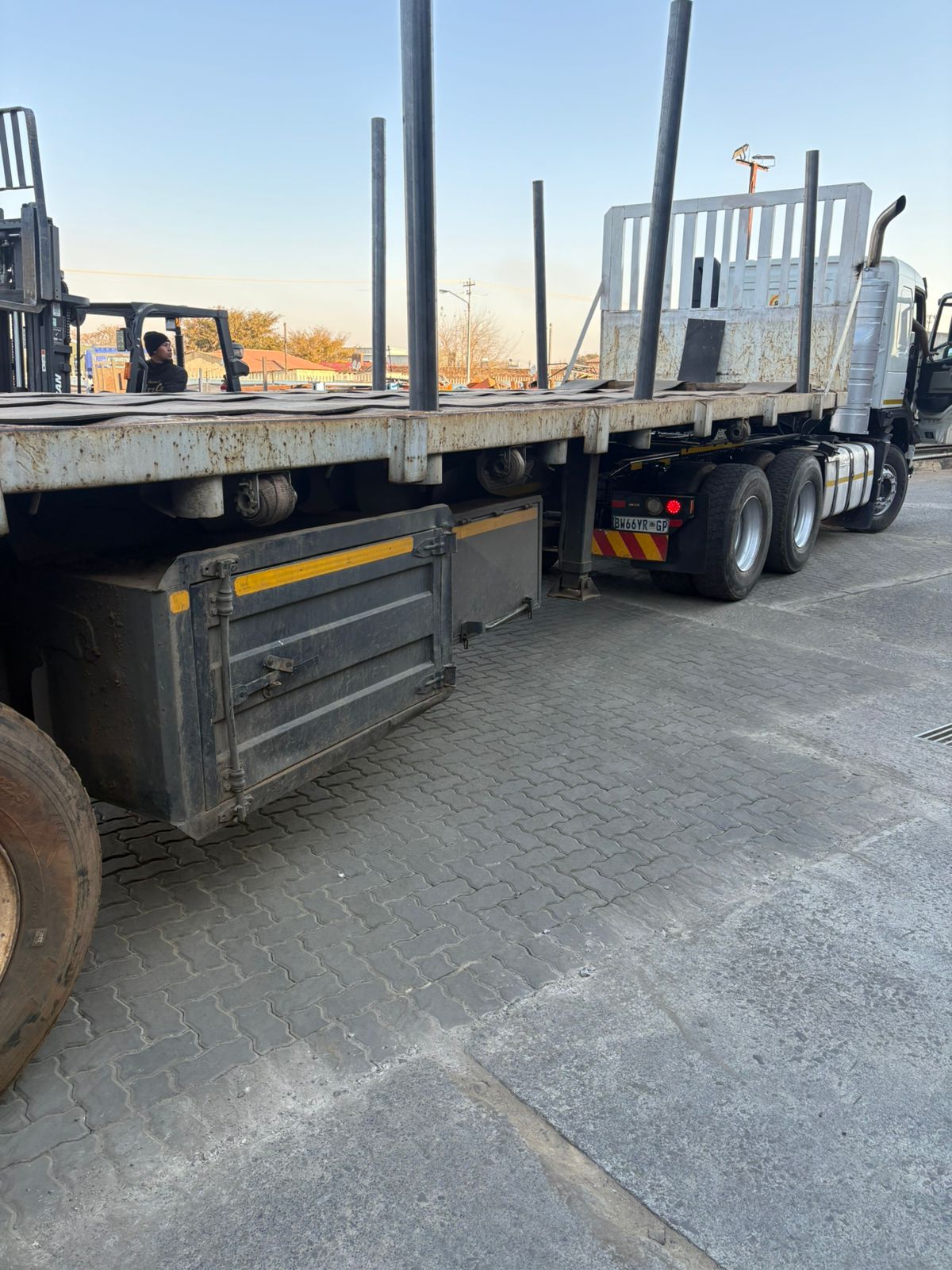 Triaxles Flatbed for hire in Gauteng