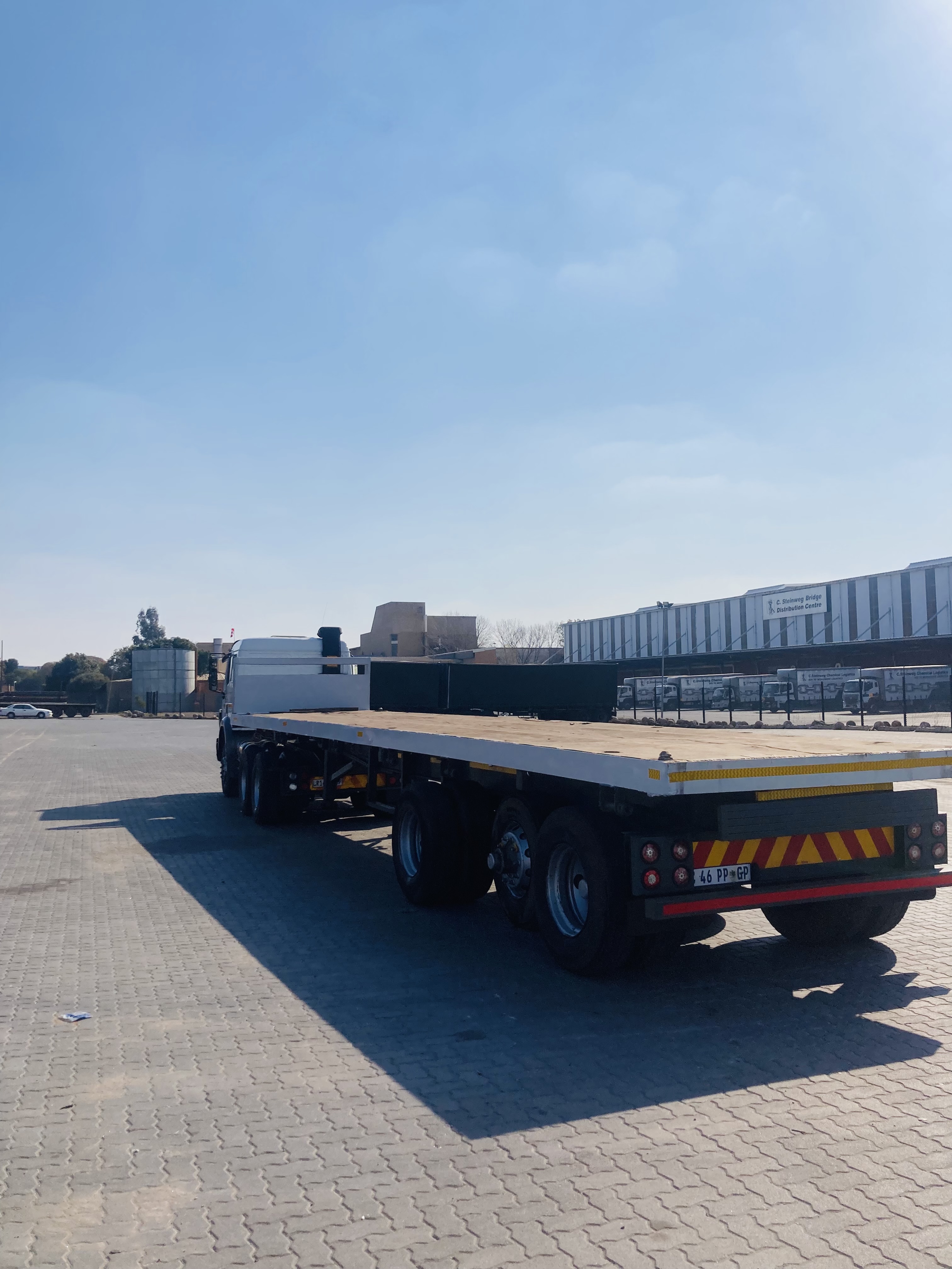 Triaxles Flatbed for hire in Gauteng