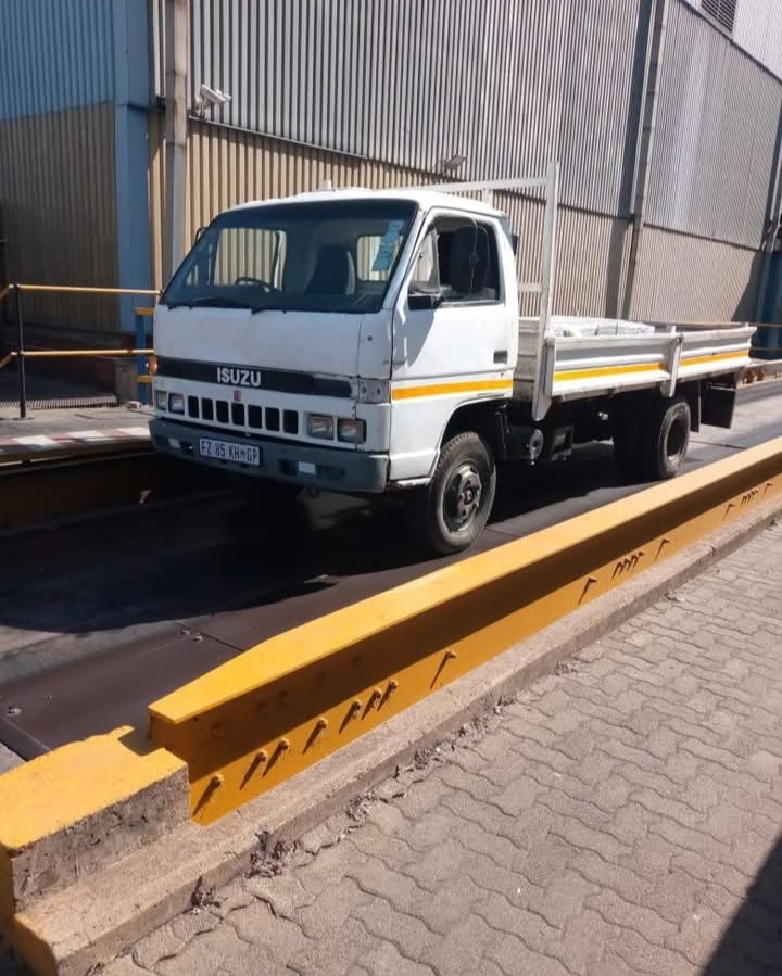 Medium Dropside Truck (4 Ton) for hire in Tadiwanashe South Africa, Gauteng