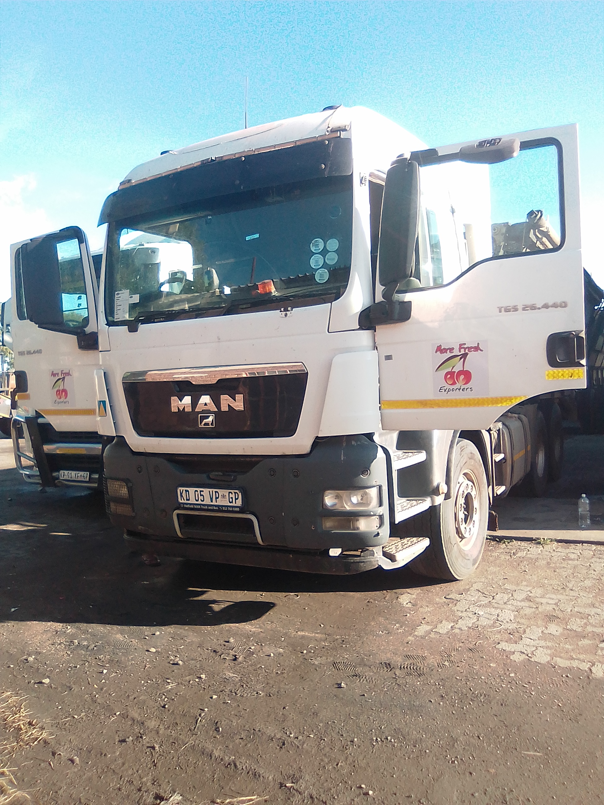 34 Ton Side Tipper for hire in Donald Serupe South Africa, Gauteng