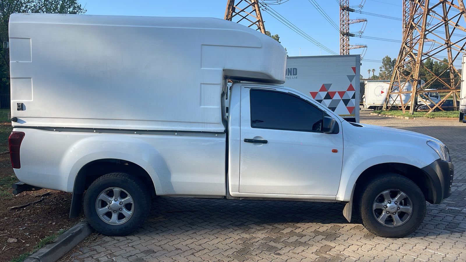 Pick Up Lorry for hire in Rilwele  (Augustine South Africa, Gauteng