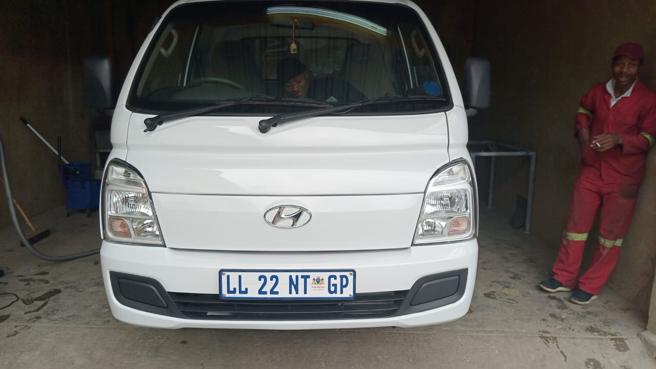 Pickup Lorry for hire in Joahua Khoza South Africa, Gauteng