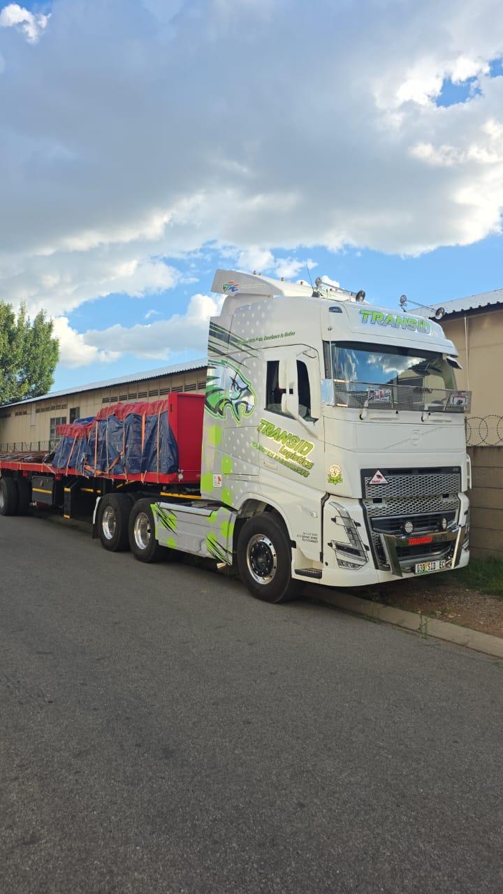 Triaxles Flatdeck for hire in Reena South Africa, Gauteng