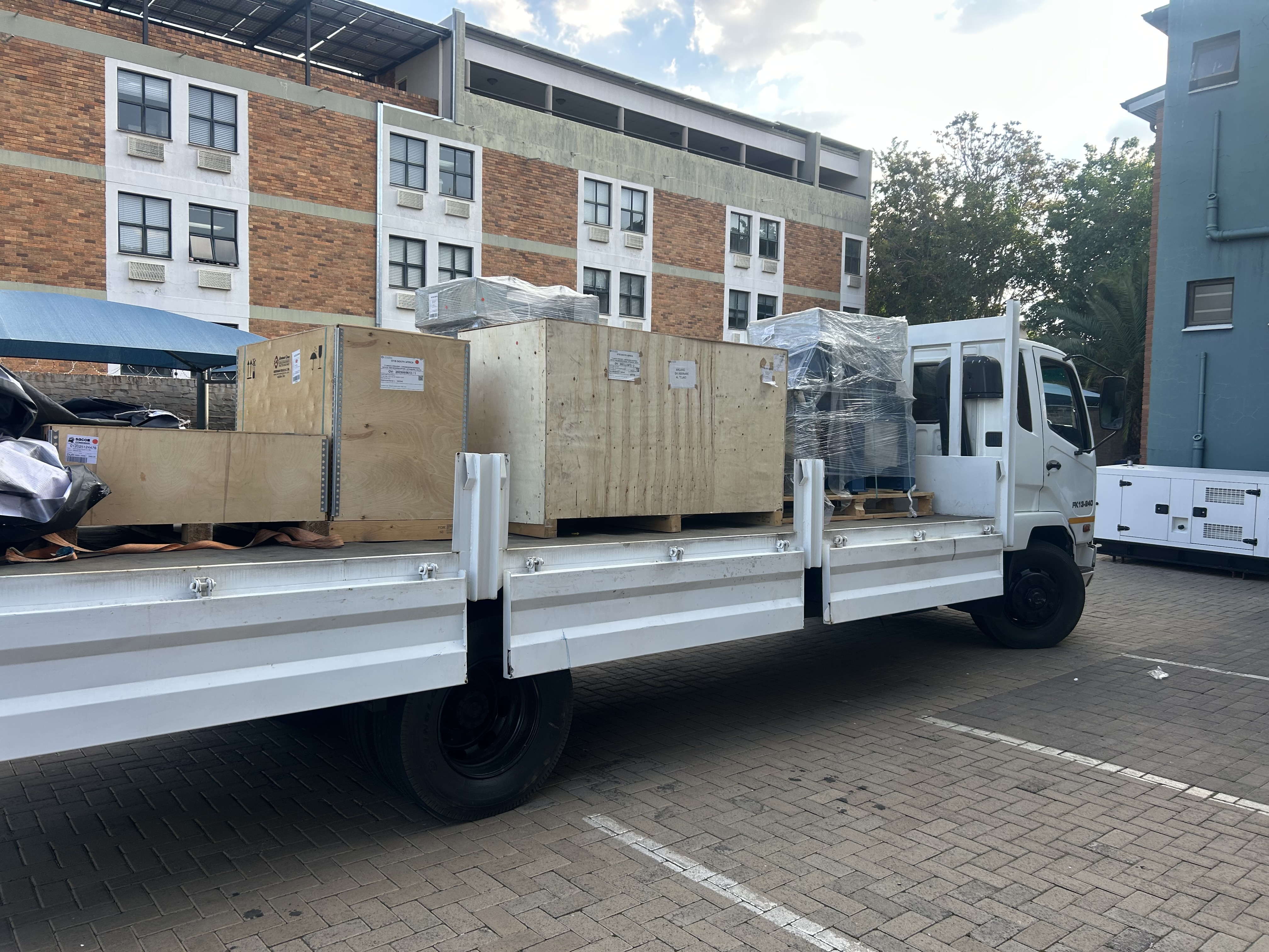 8 Ton Dropside Truck with driver hire for hire in Mthokozisi South Africa, Gauteng