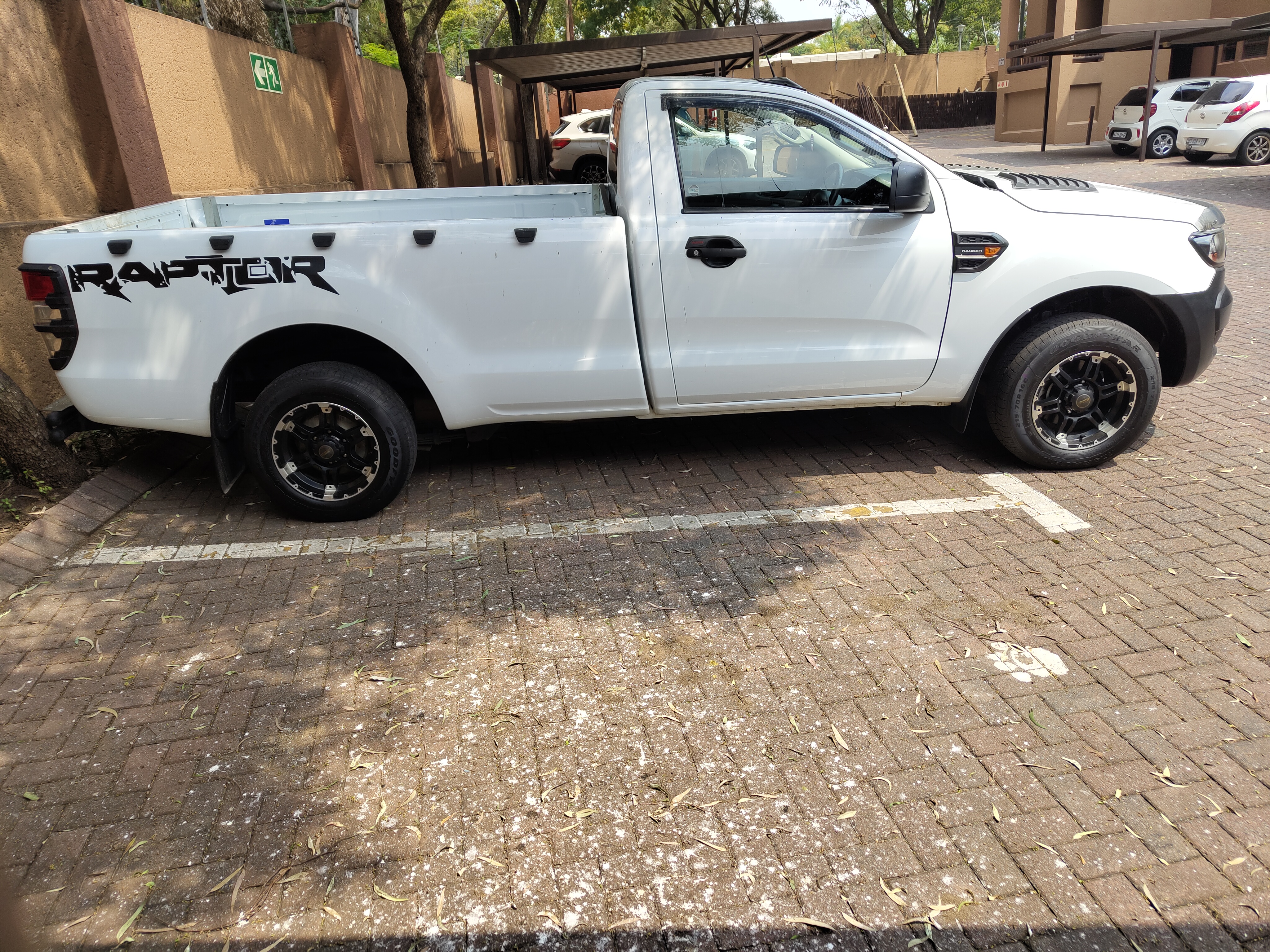 Pick Up Bakkie for hire in Gerald Mvundura South Africa, Gauteng