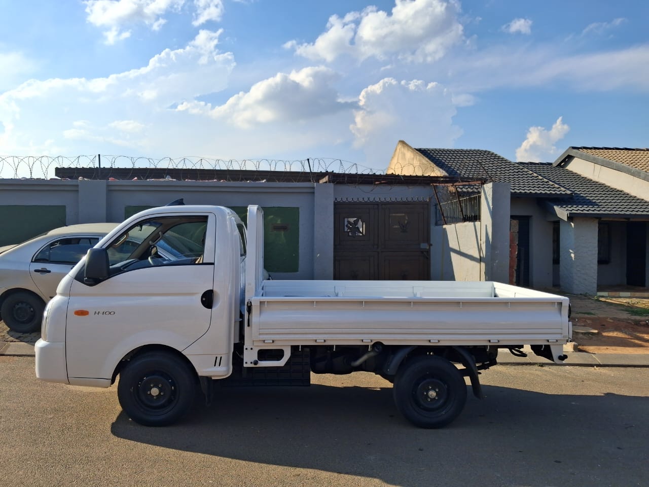 House Moving Bakkie for hire in Vusimuzi Kabini South Africa, Gauteng
