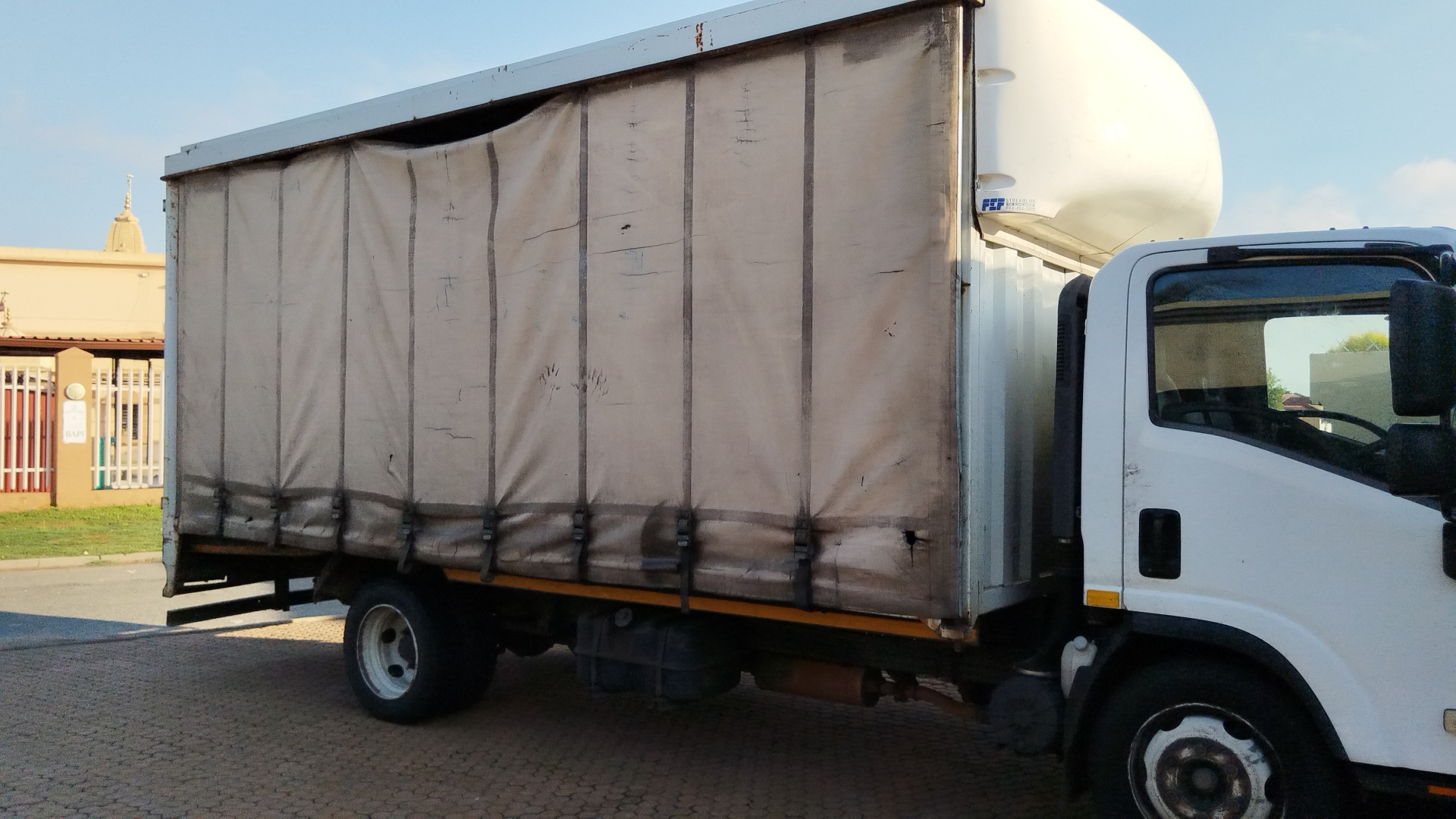 4 Ton Curtain-side for hire in Afzal South Africa, Gauteng