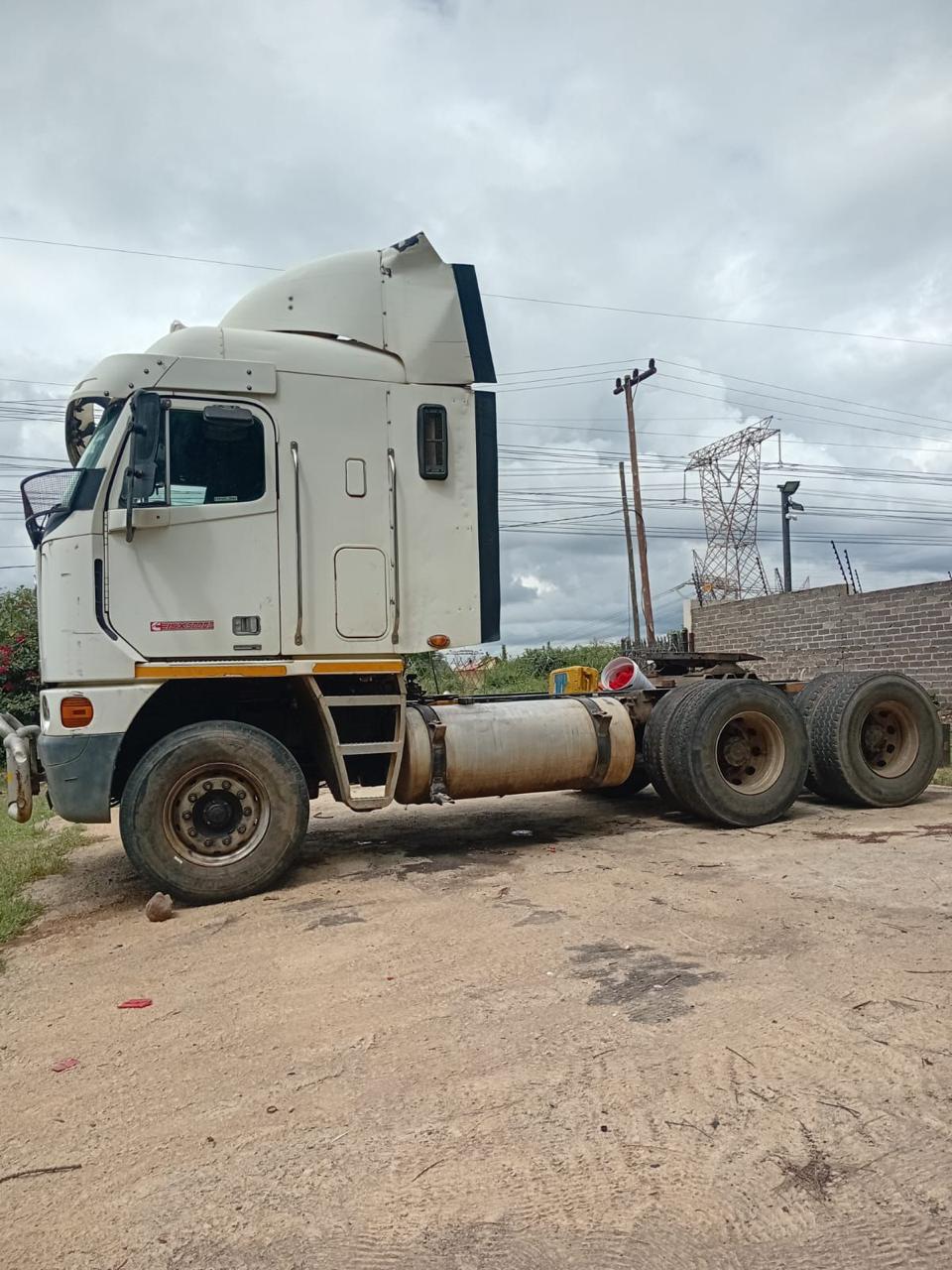 Horse or Tractor with no trailer for hire in Sihle Sizwe Mavuso South Africa, Gauteng