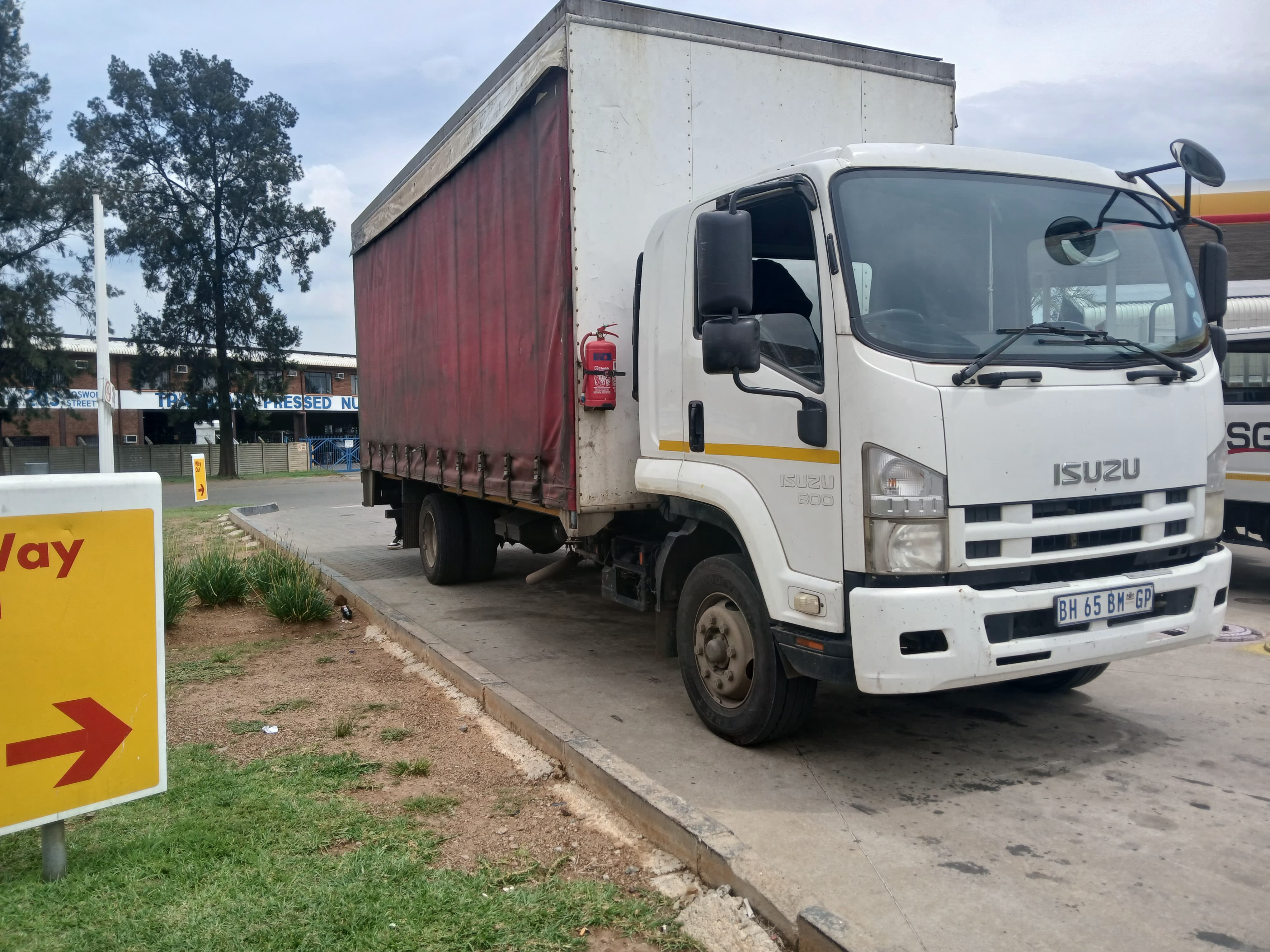 8 Ton Curtain Side Lorry Truck with driver hire for hire in Nomsa Madikizela South Africa, Gauteng