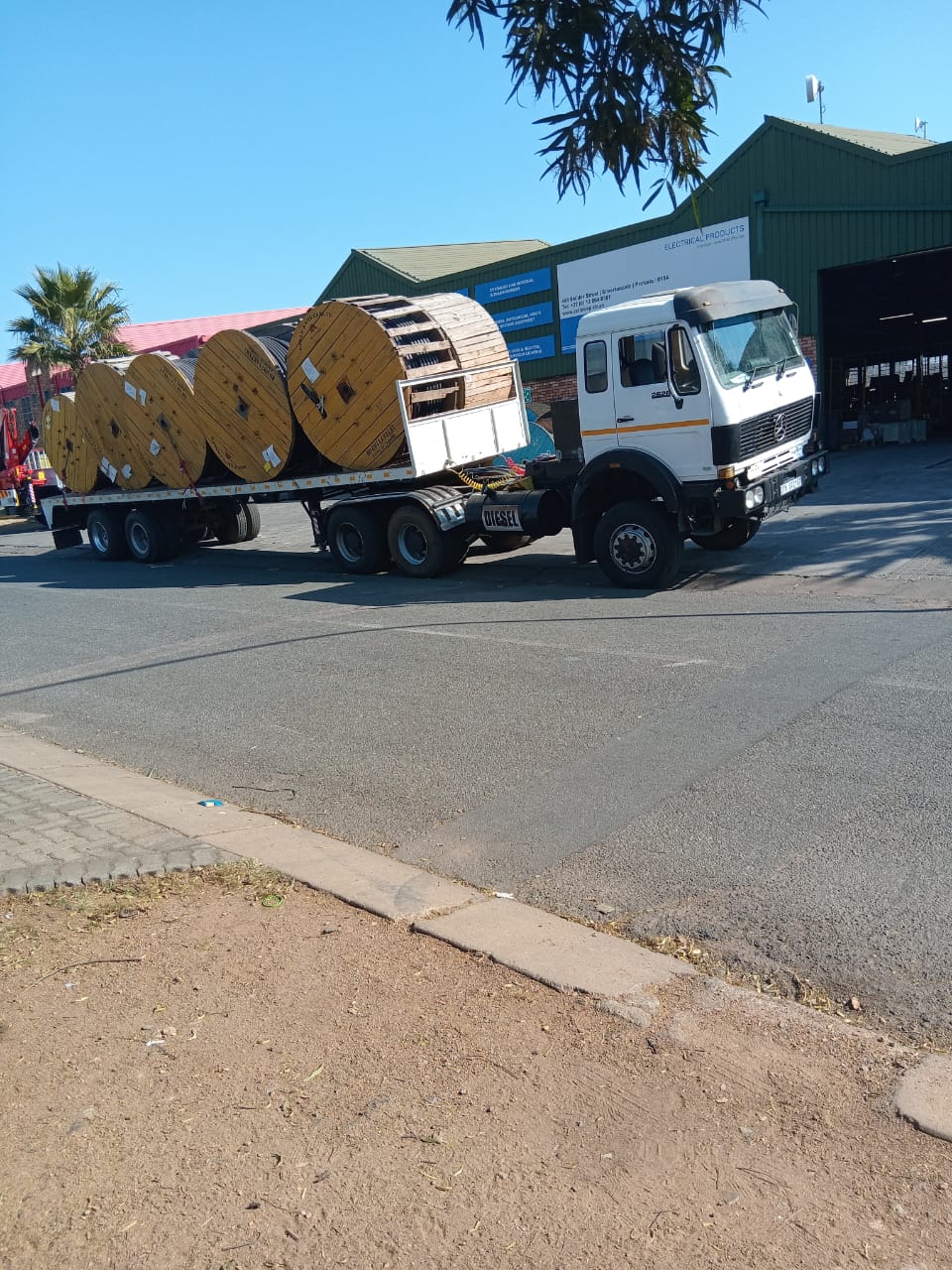 18 Ton Rigid Flatbed Truck Hire for hire in MND Holdings South Africa, Eastern Cape