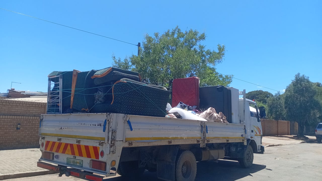 Medium Dropside truck for hire in Sechaba Iky Phapang South Africa, Northern Cape