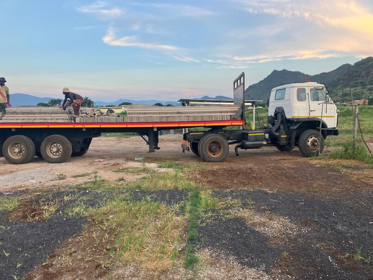 Flat deck for hire in Taona South Africa, Limpopo