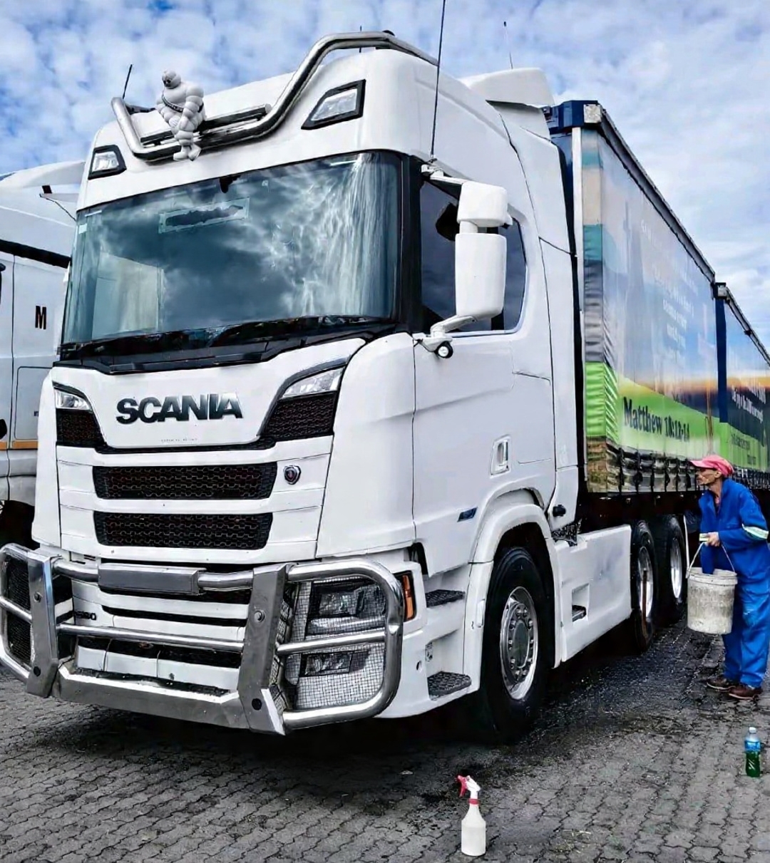 34Ton Tautliner for hire in Uthmaan South Africa, Western Cape