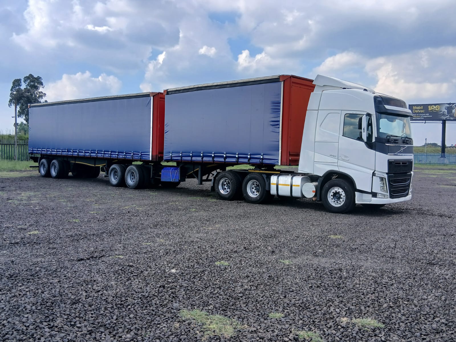 34Ton Tautliner for hire in Bernard South Africa, Gauteng