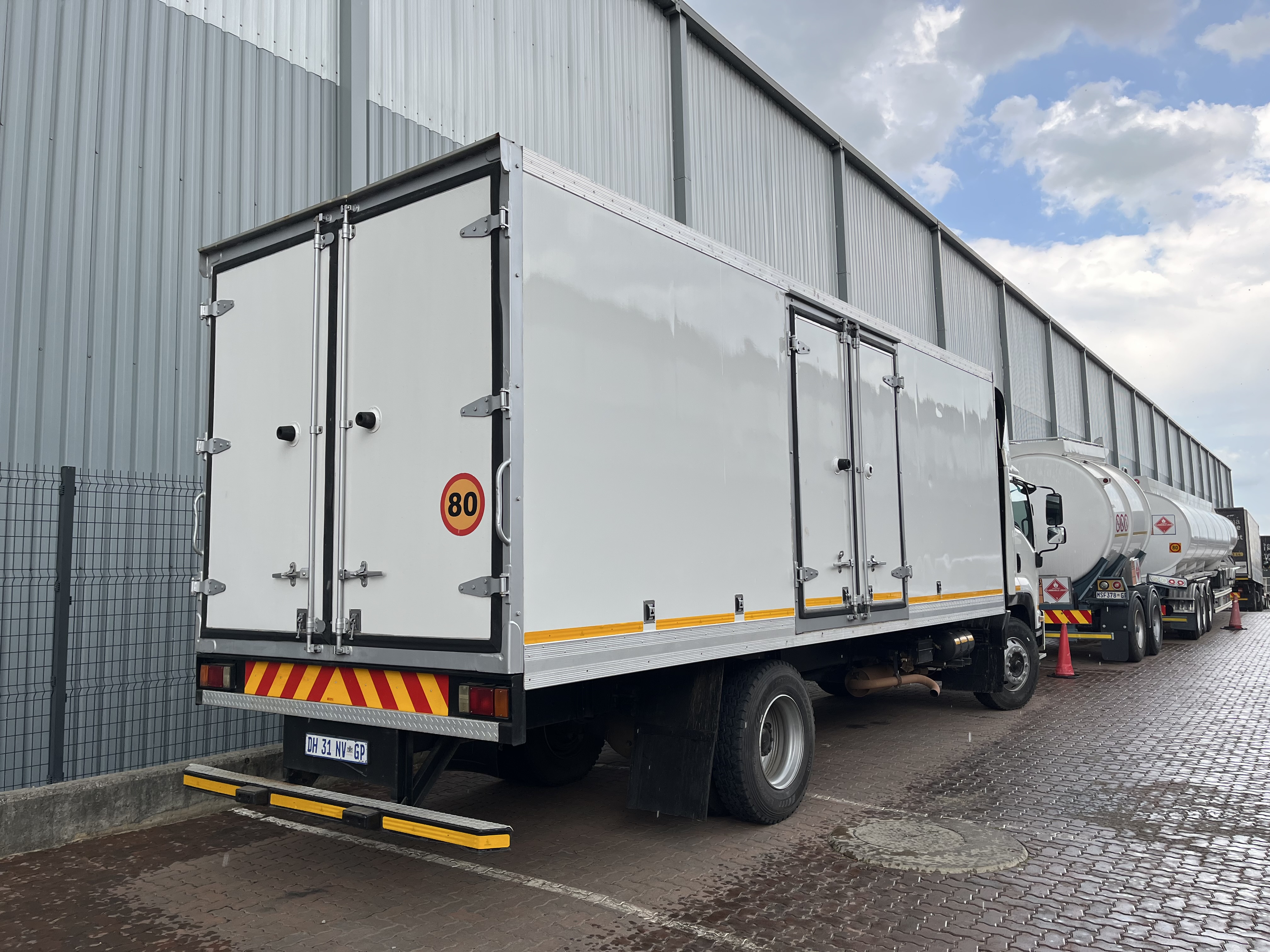 Medium close body for hire in Rofhiwa Tshiwawa South Africa, Gauteng