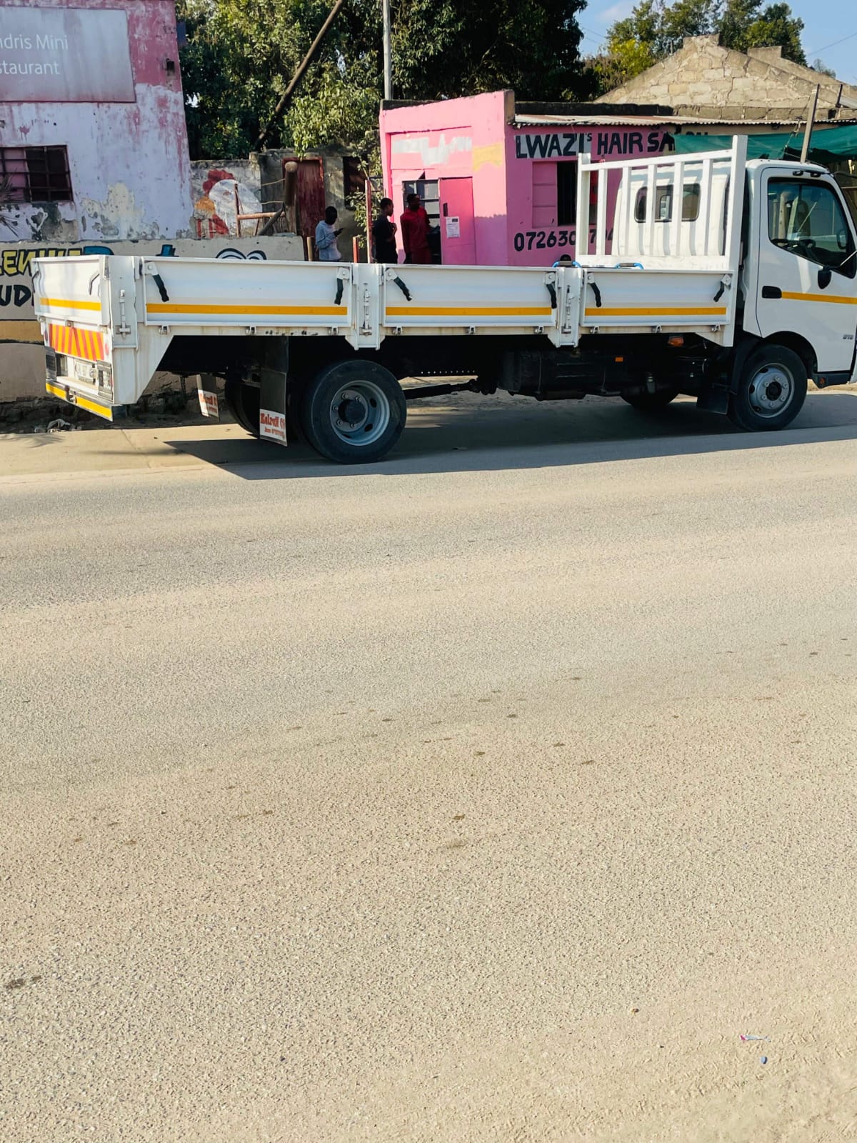 Hire Medium Dropside truck in Richard Sifundza, South Africa, Mpumalanga - 1 - 4 ton truck rental