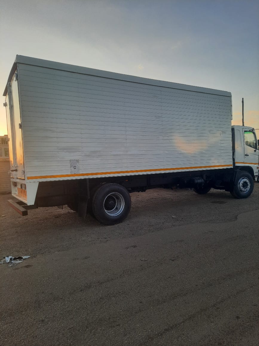 Close Body Non Refrigerated for hire in Calabani Malunga South Africa, Gauteng