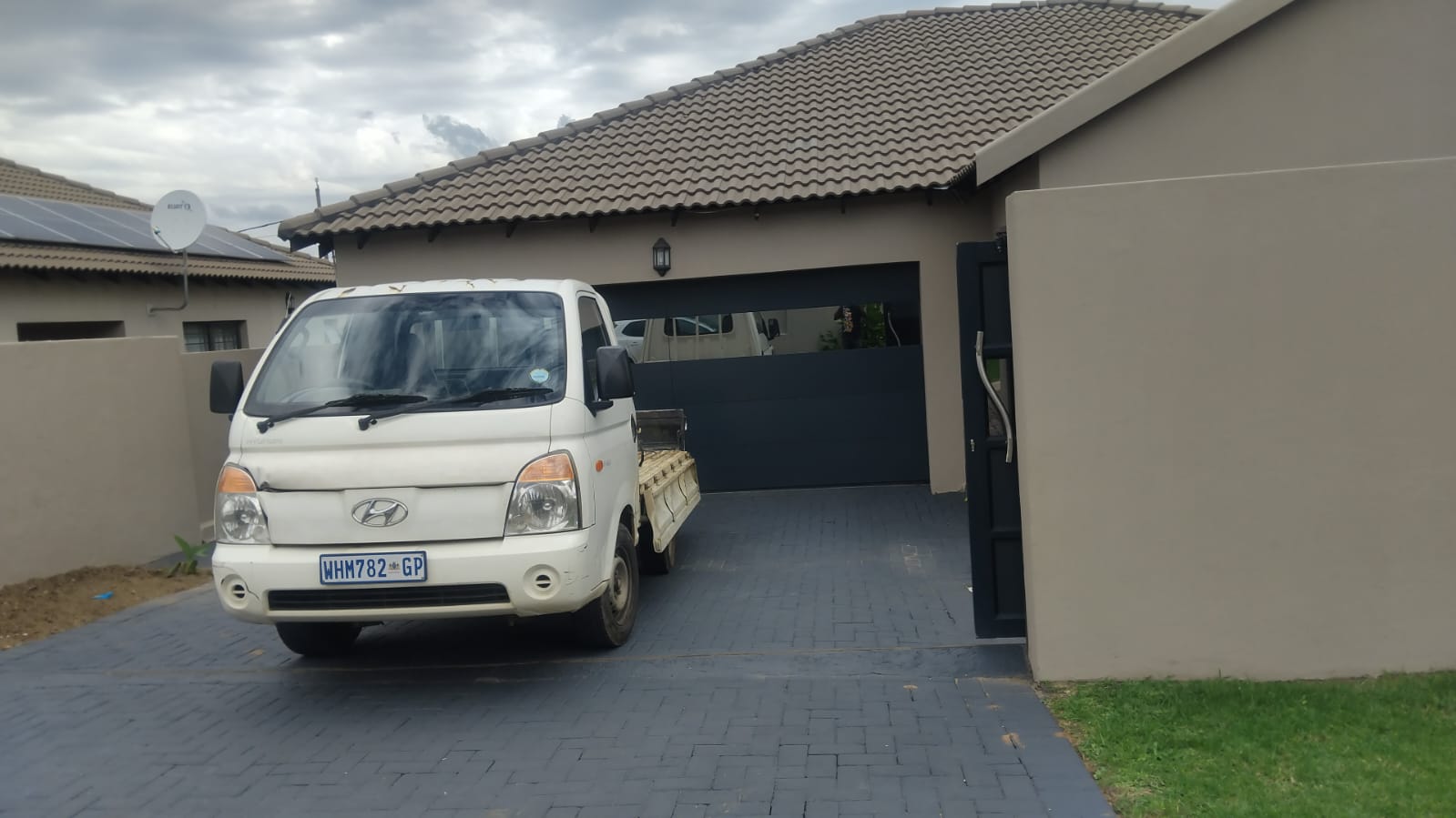 Small Truck for hire in Honest South Africa, Gauteng