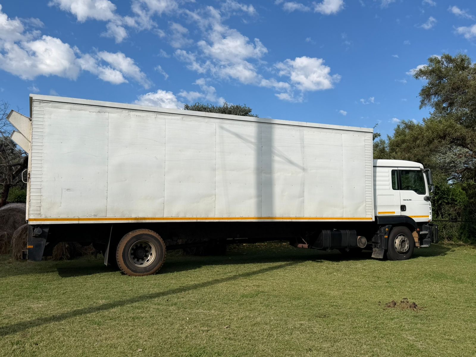 0.5 Ton Close Body for hire
