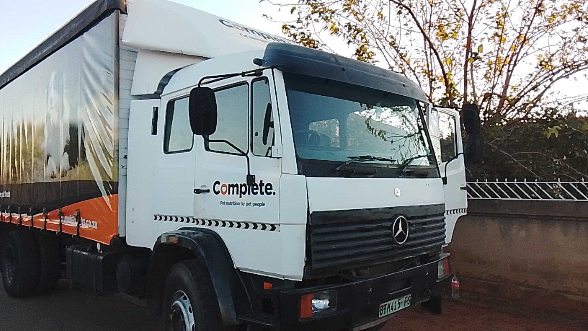 8 Ton Curtain Side for hire in Global Network Logistics South Africa, Gauteng