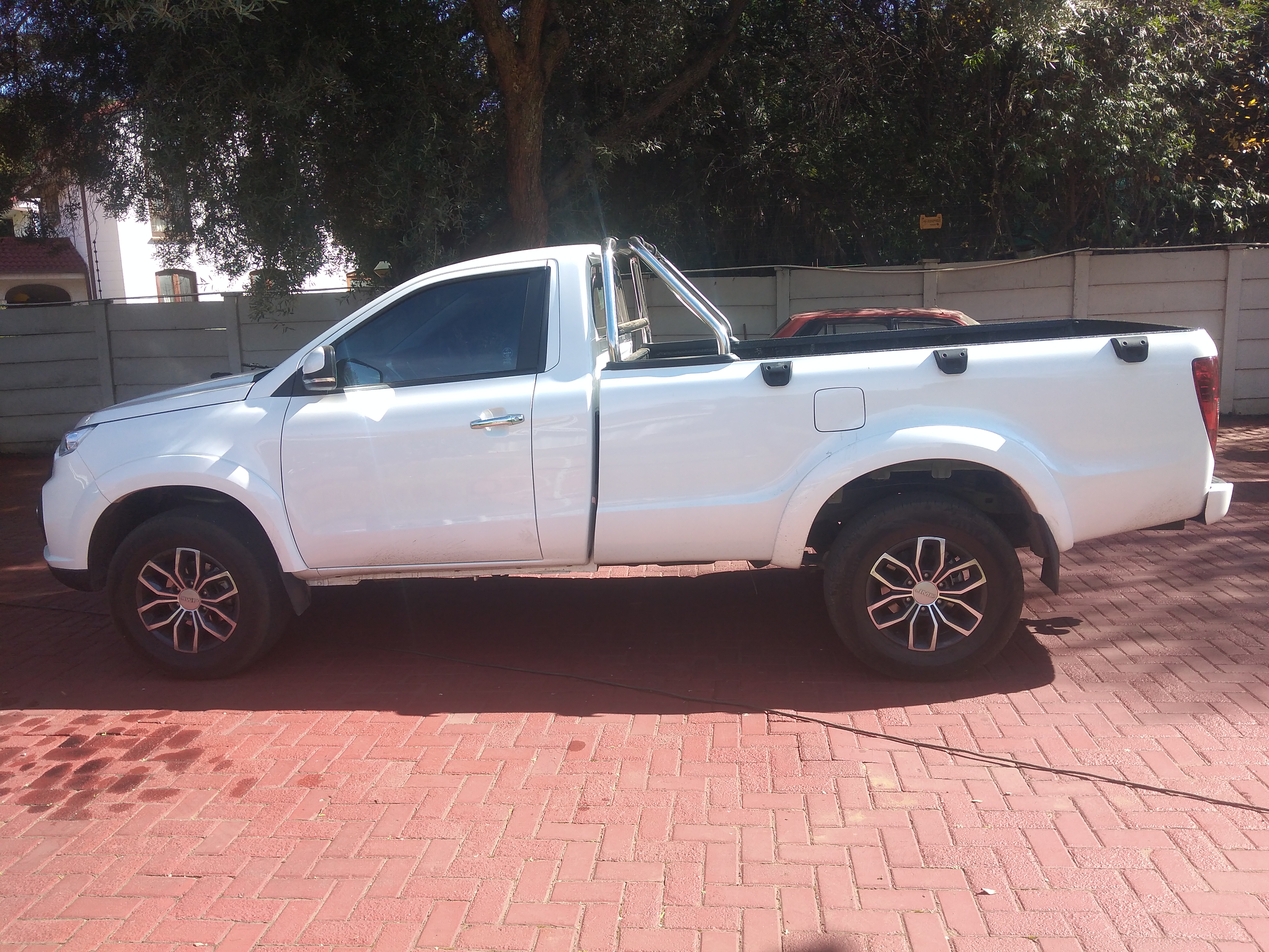 1 ton truck for hire in Nhlakanipho Nhlapo South Africa, Gauteng