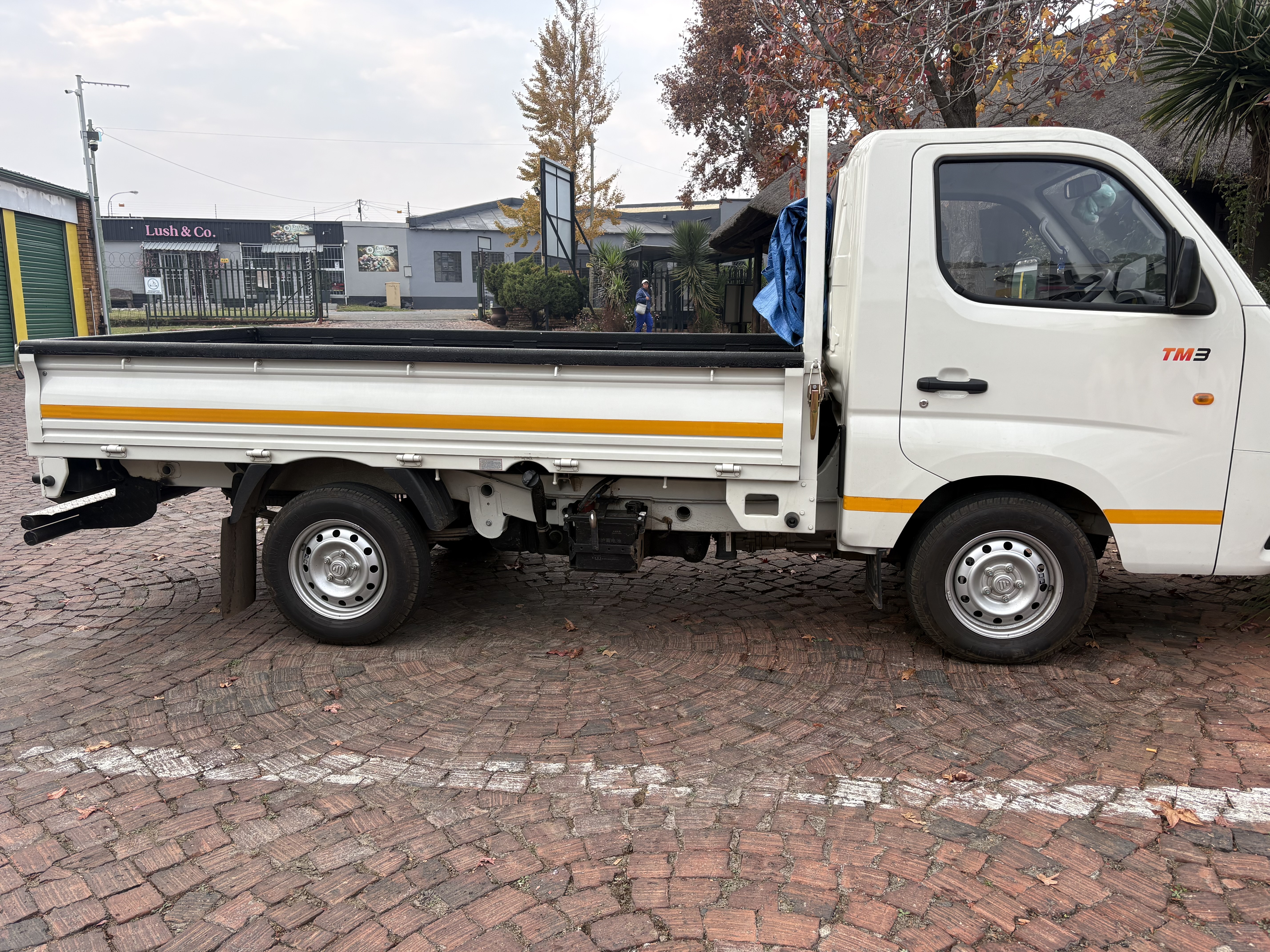 1 Ton Dropside for hire in Khulani Langa South Africa, Gauteng