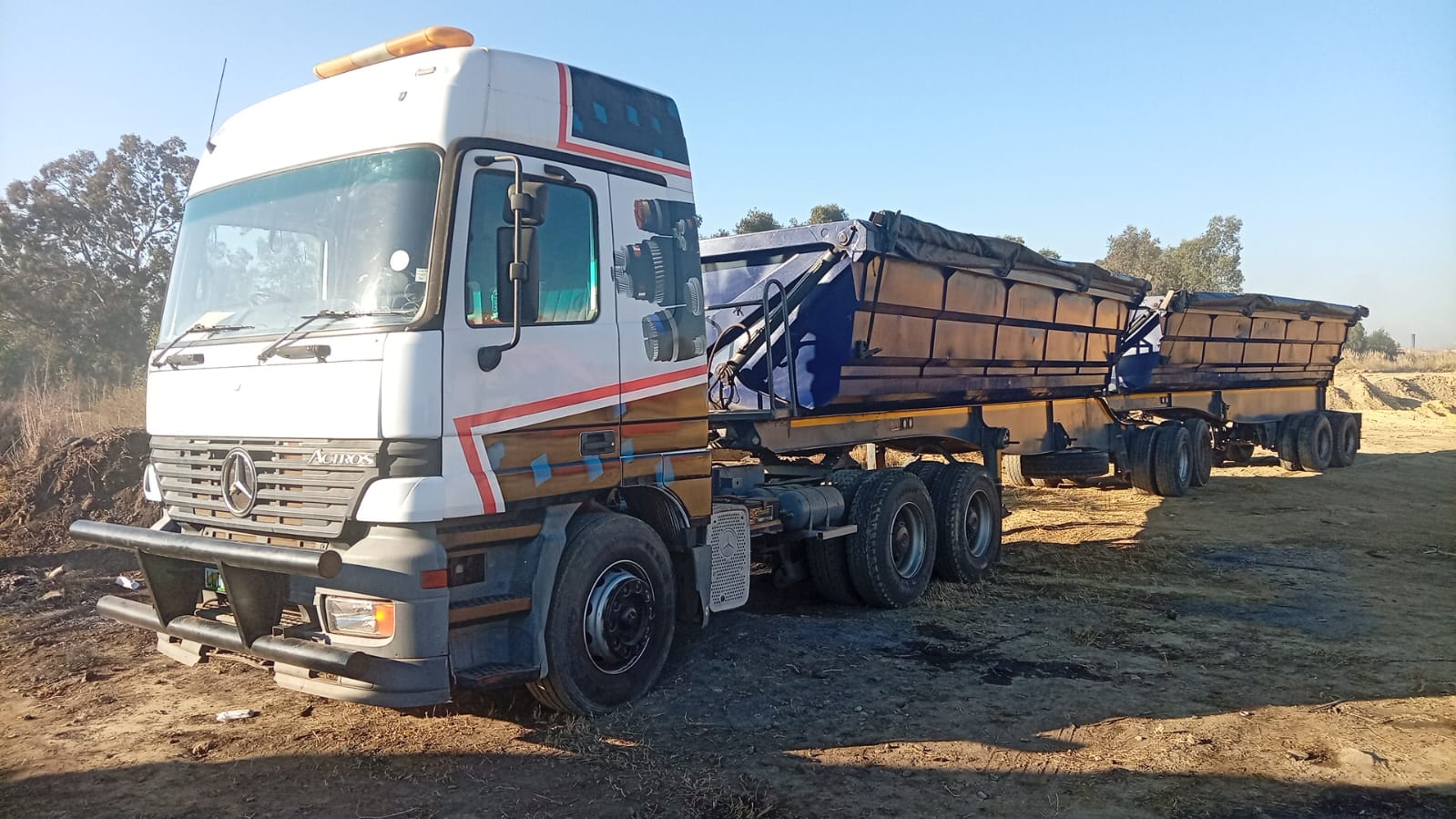 34 Ton Side Tipper for hire