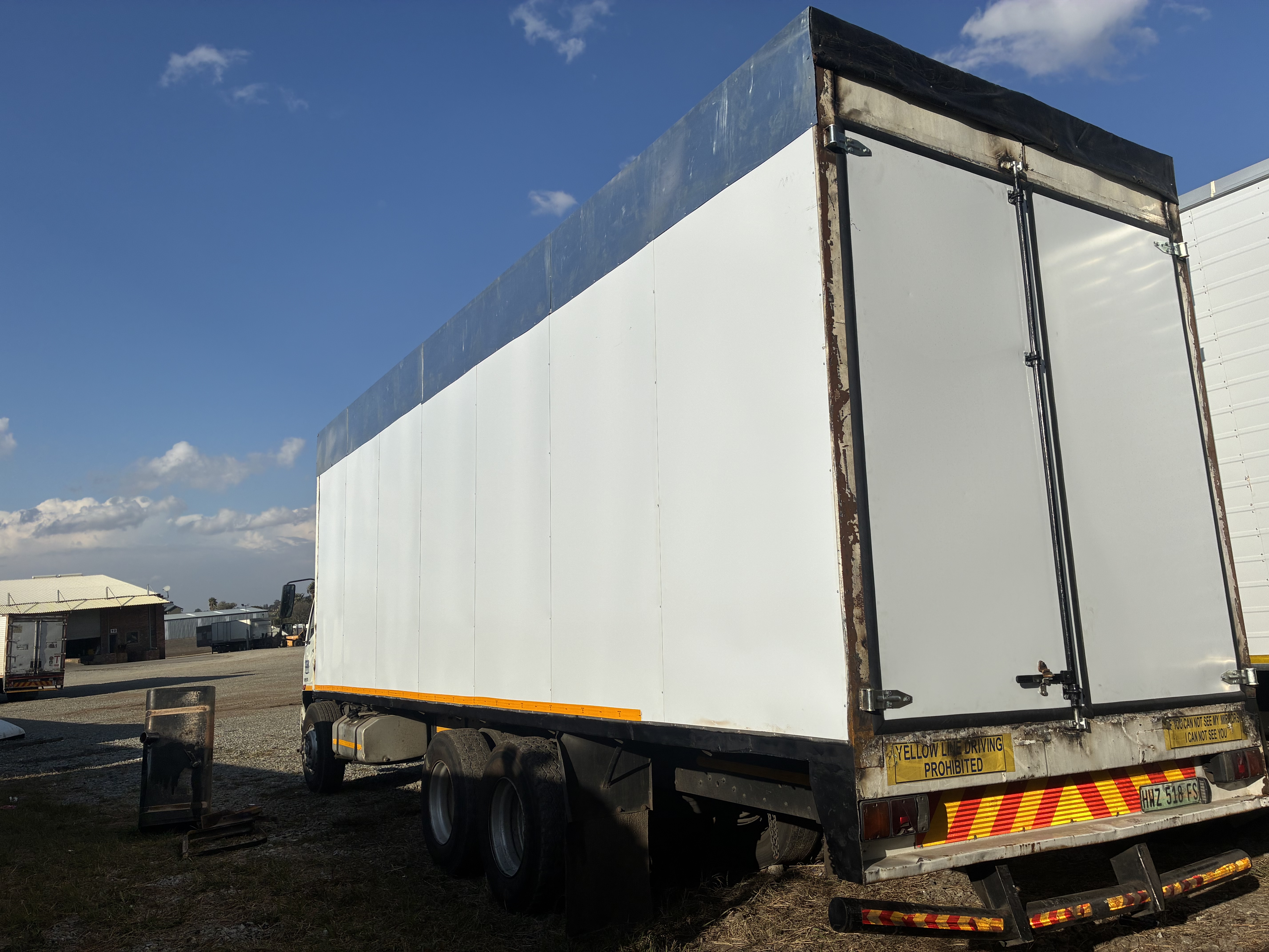 15 tonnes rigid close body truck for hire in South Africa, Gauteng