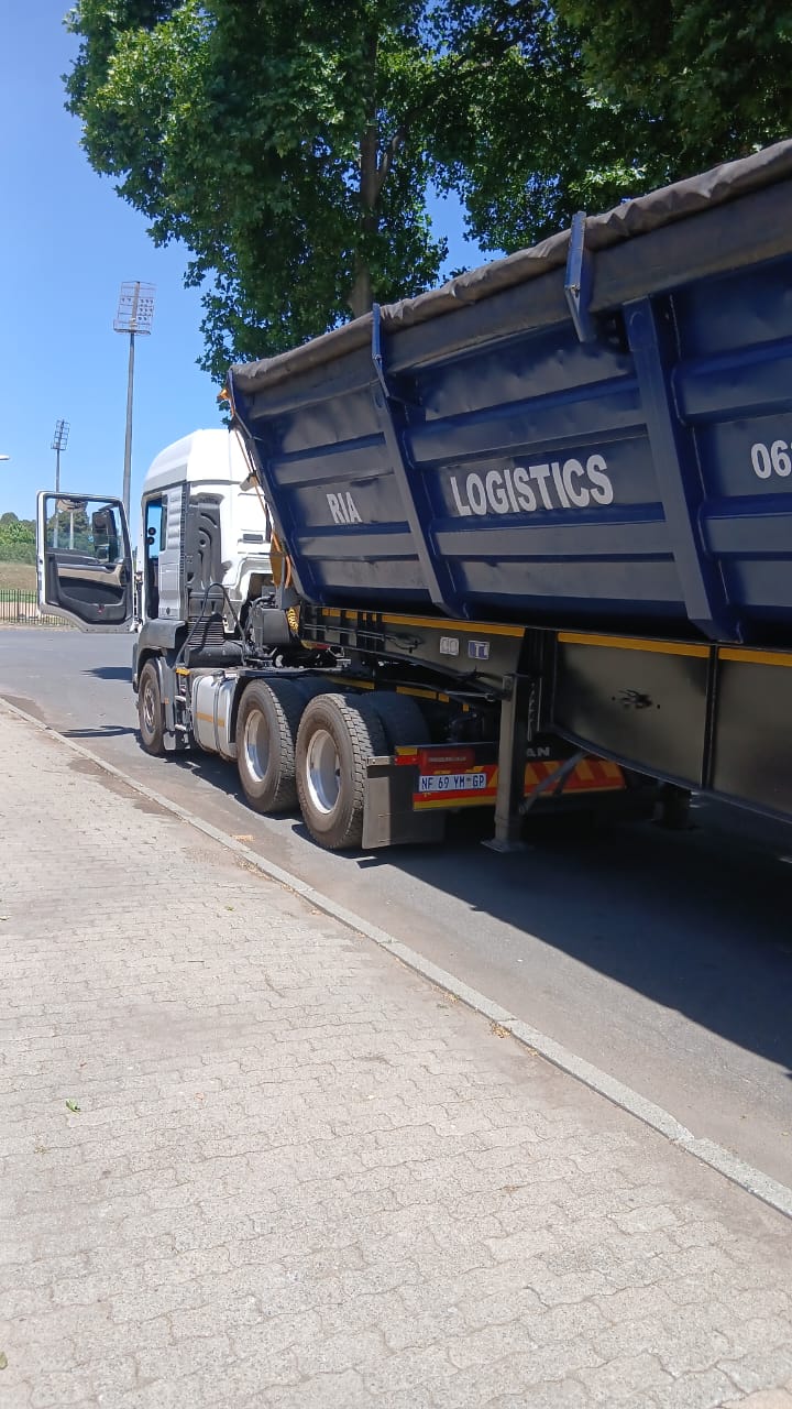 heavy-duty side tipper truck for hire in South Africa, KwaZulu-Natal