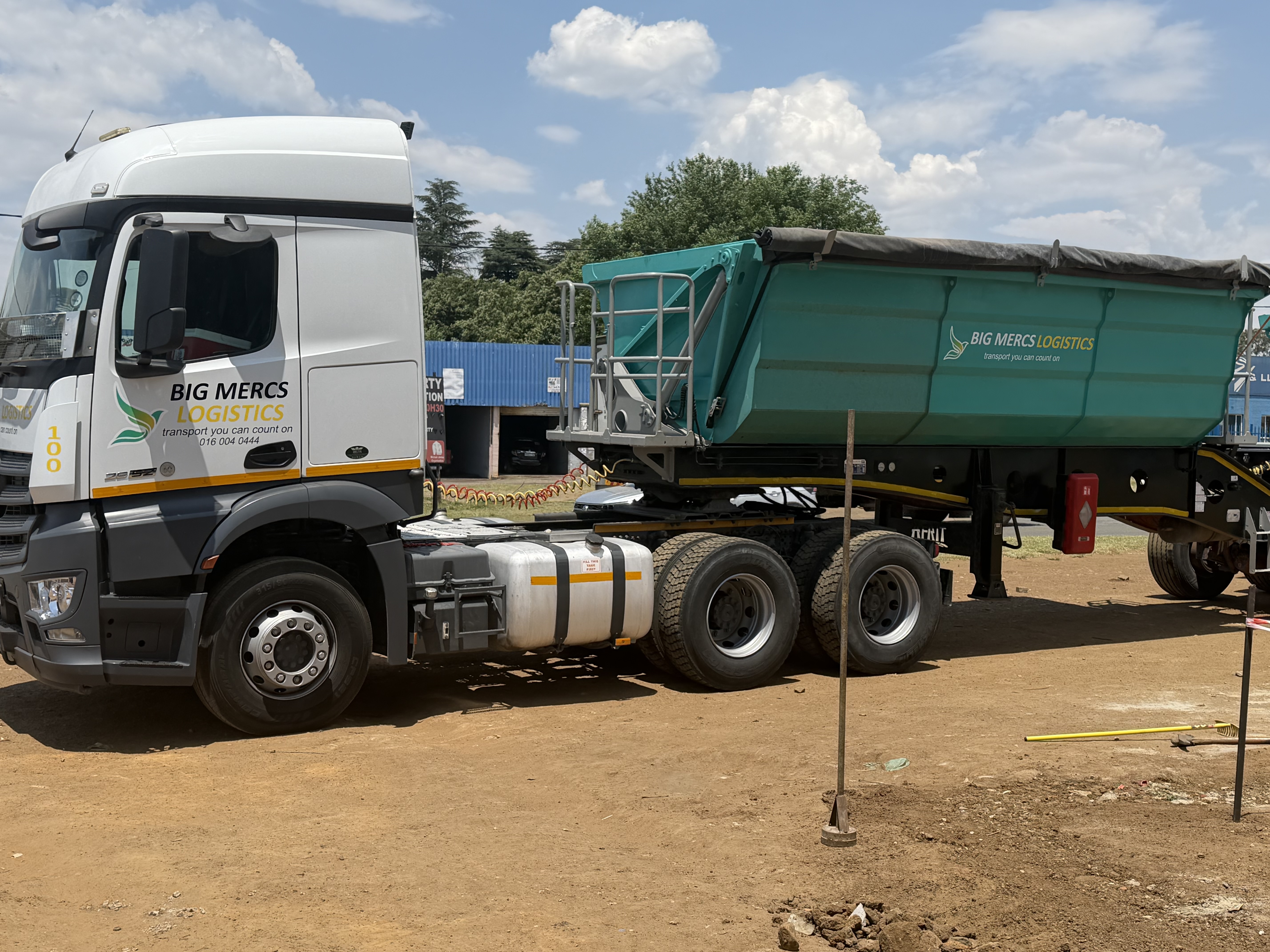 1.5 Ton Horse and Trailer for hire in South Africa, Gauteng