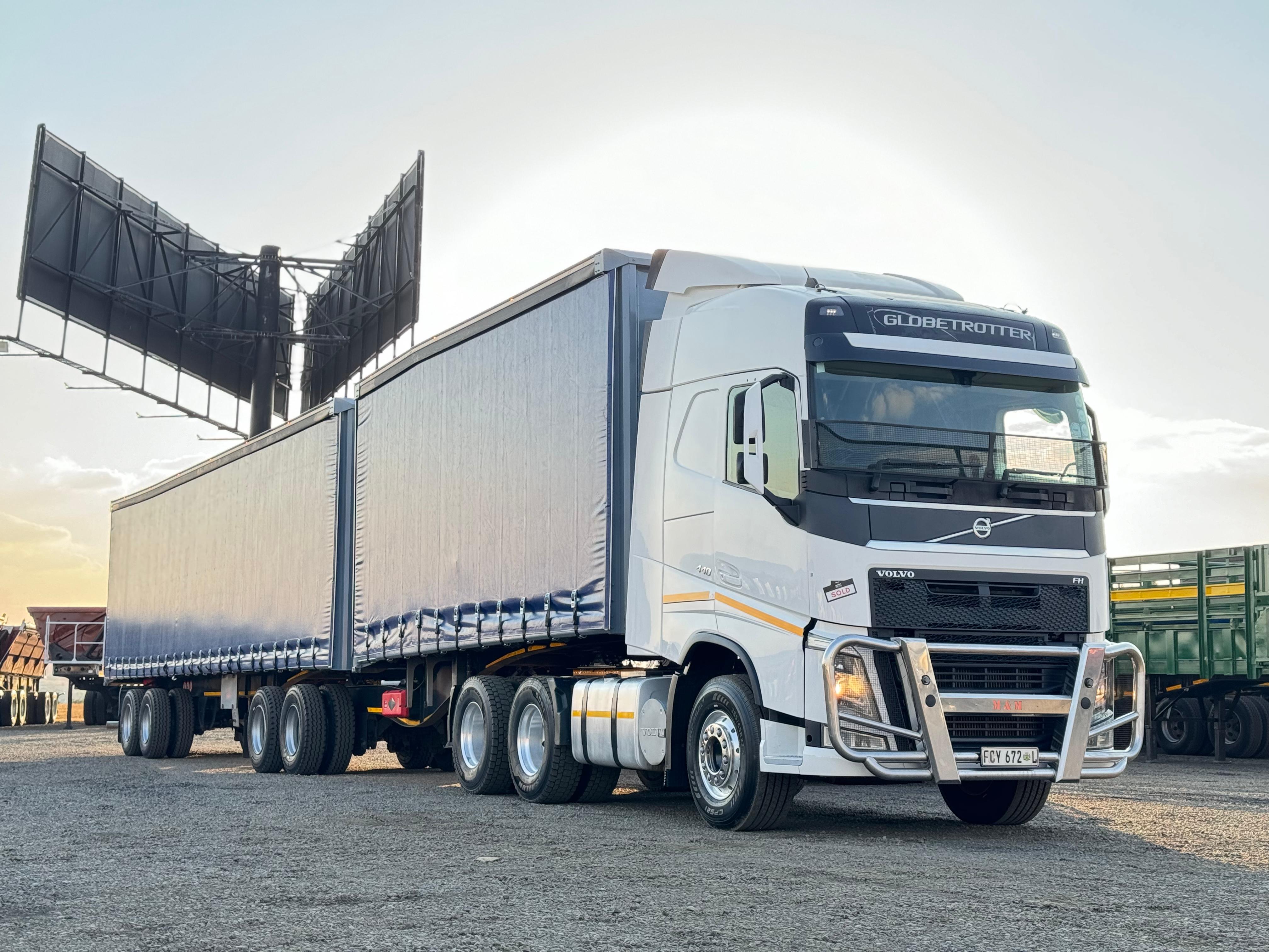 Superlink Tautliner for hire in Gauteng